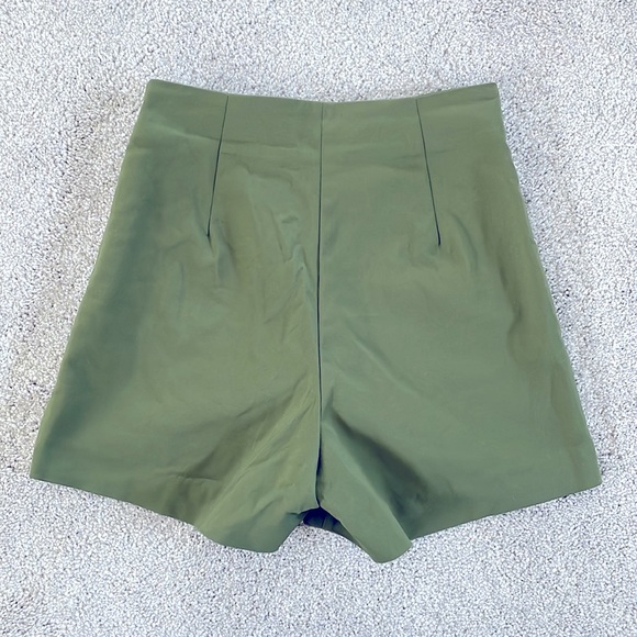 🆕ICŌNE | High Waist Shorts - Picture 2 of 7